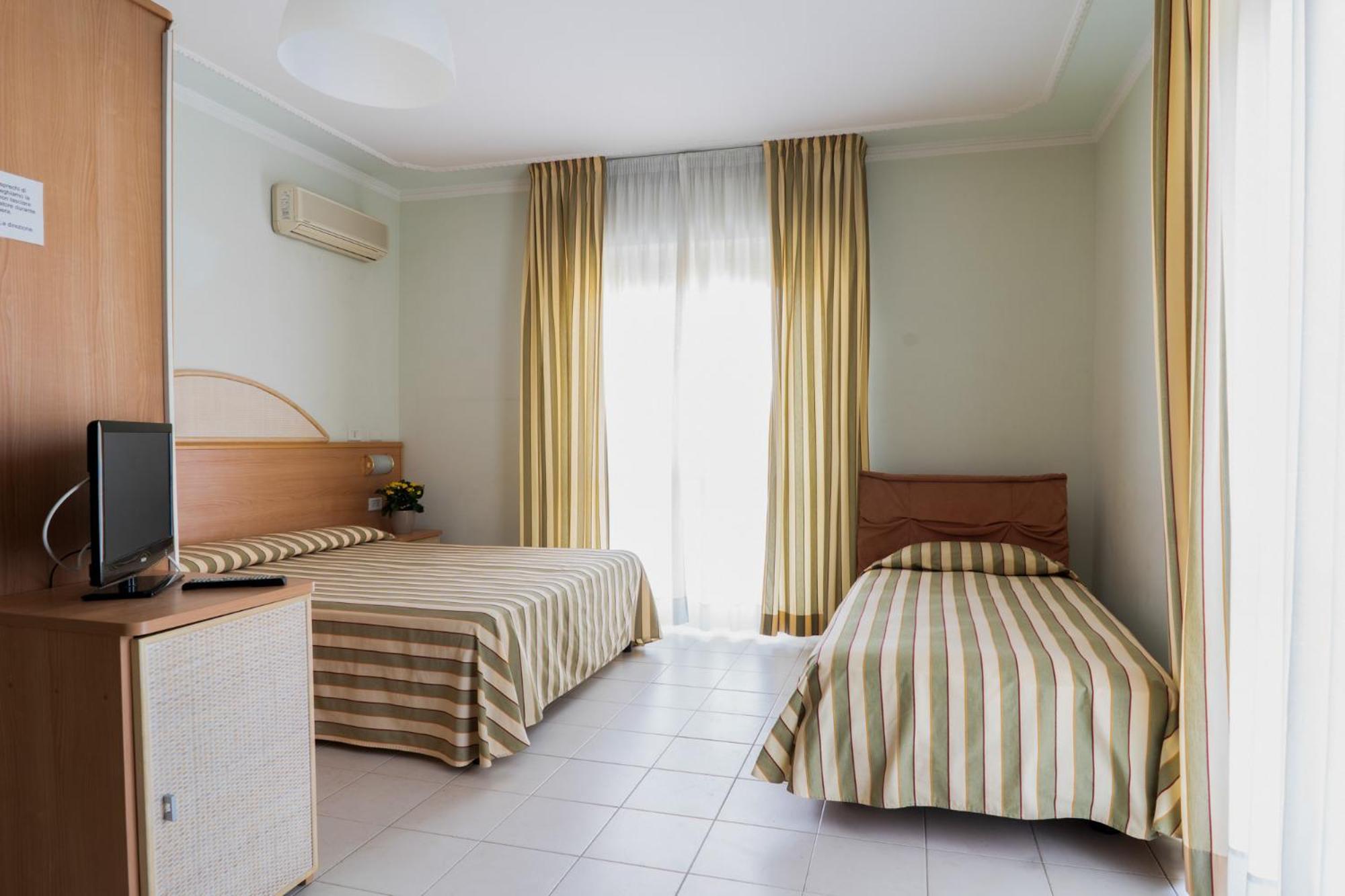 Hotel Jollino Pineto Εξωτερικό φωτογραφία